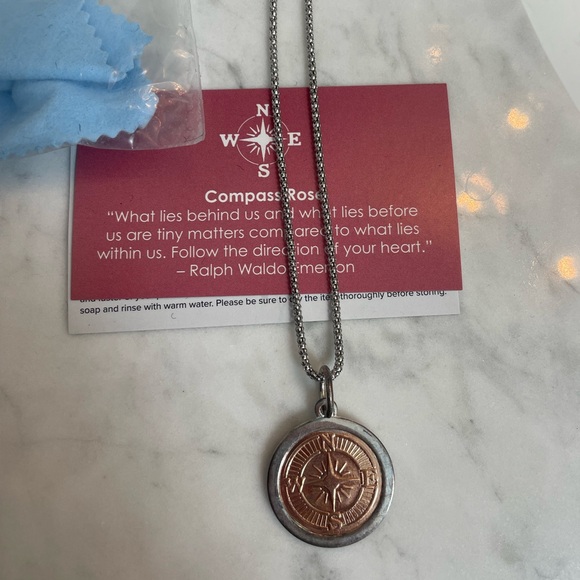 LOLA Compass Rose Rose Gold Vermeil Pendant w/ chain - Picture 3 of 5